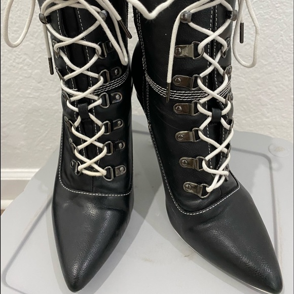 Mix No. 6 Shoes - ⬇️PRICE⬇️
Mix No. 6 - Black White Laced Bootie - size 7